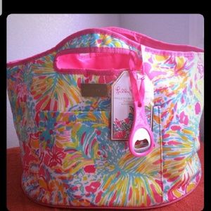 Small insulated beverage tote/cooler.